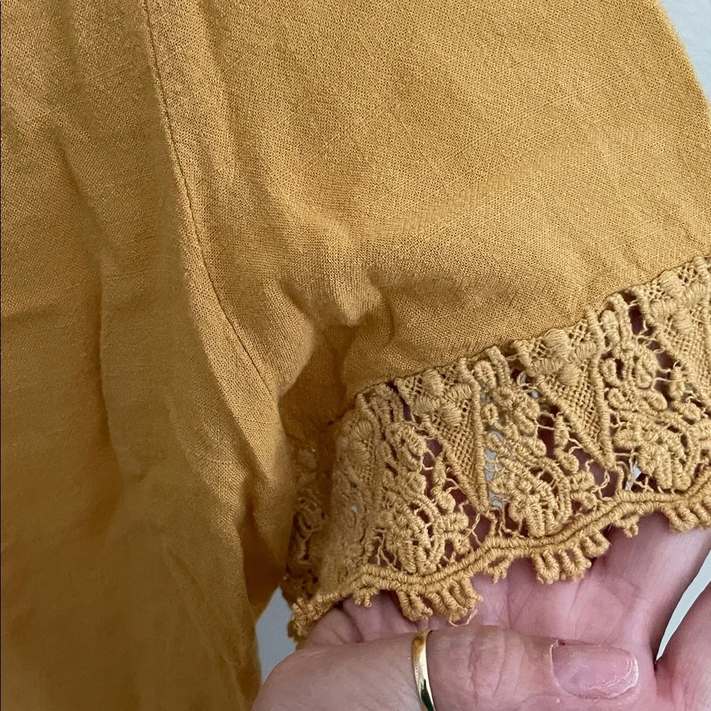 Heartloom Golden Lace Blouse - Picture 9 of 9